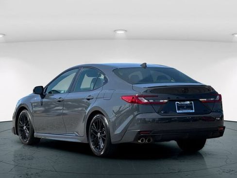 Used 2025 Toyota Camry SE w/ Convenience Package FWD image 5