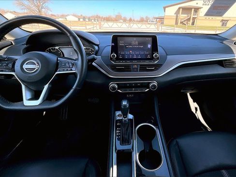 Used 2025 Nissan Altima 2.5 SR image 12