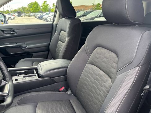 Used 2025 Nissan Pathfinder SV FWD image 37