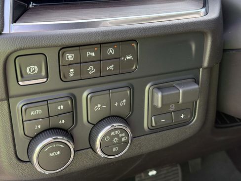 New 2026 Chevrolet Tahoe Premier w/ Sun And Tow Package AWD/4WD image 12