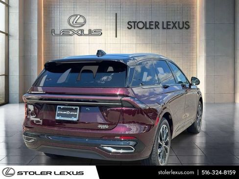 Used 2025 Lincoln Nautilus Reserve AWD/4WD image 8