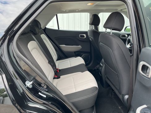 Used 2025 Hyundai Venue SEL FWD image 12