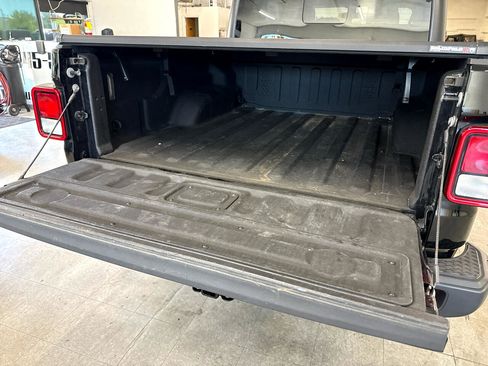 Used 2021 Jeep Gladiator Sport image 65
