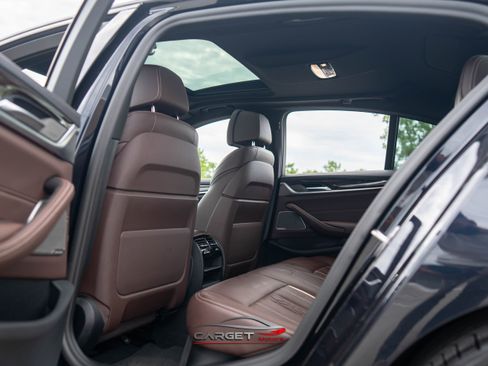 Used 2021 BMW M550i xDrive w/ Premium Package image 21