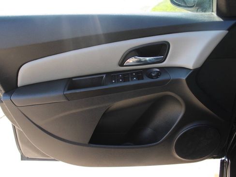 Used 2014 Chevrolet Cruze LS FWD image 11