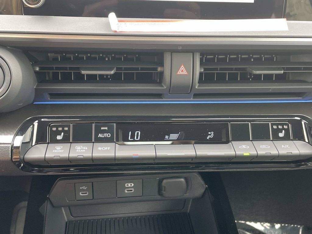 New 2026 Toyota Prius Plug-In Hybrid FWD image 38