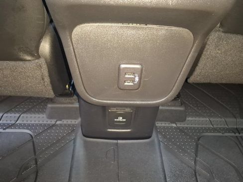 Used 2023 Chevrolet Equinox RS w/ RS Leather Package AWD/4WD image 9