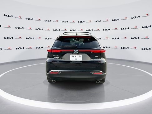 Used 2024 Toyota Venza XLE image 7