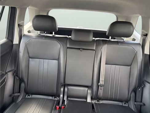 Used 2022 Volkswagen Tiguan SE image 30