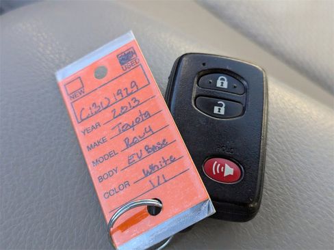 Used 2013 Toyota RAV4 EV image 19