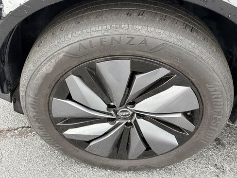 Used 2023 Nissan Ariya AWD image 9