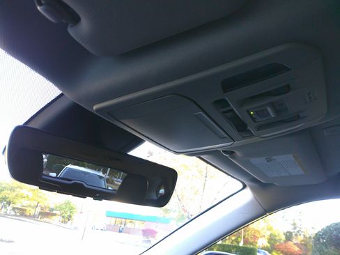 Used 2023 Toyota Highlander XLE image 27