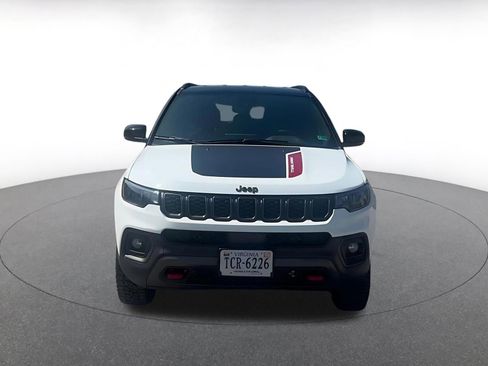 Used 2025 Jeep Compass Trailhawk image 4