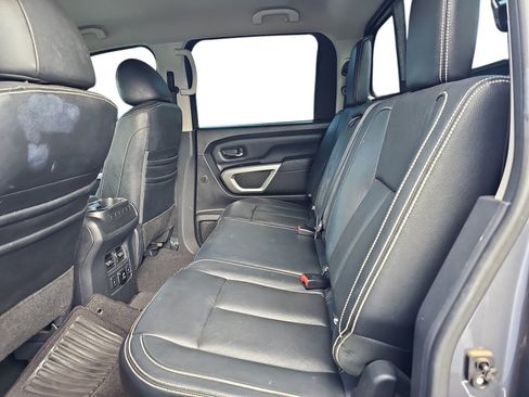 Used 2018 Nissan Titan PRO-4X w/ Pro-4x Convenience Package AWD/4WD image 11