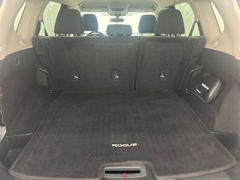 Used 2021 Nissan Rogue SV image 26