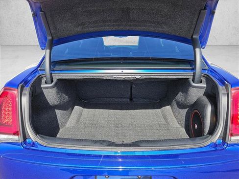 Used 2018 Chrysler 300 S w/ 300S Premium Group RWD image 6