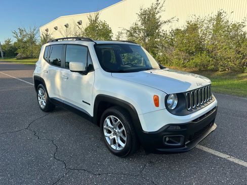 Used 2016 Jeep Renegade Latitude image 2