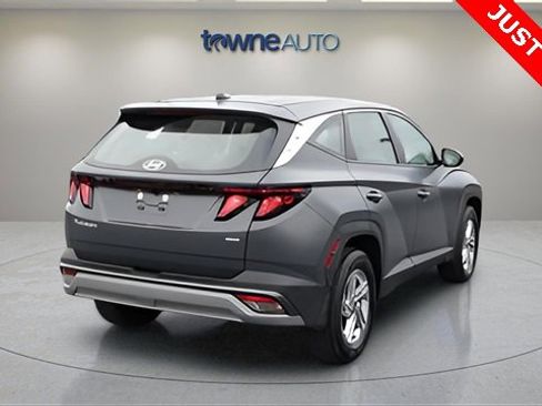 Used 2025 Hyundai Tucson SE image 6
