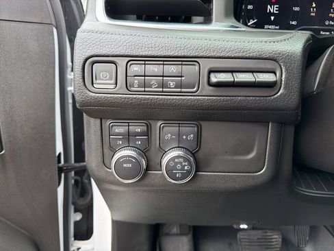 Used 2023 GMC Yukon XL Denali AWD/4WD image 18