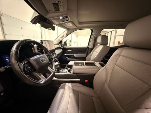 Used 2023 Toyota Tundra Limited w/ Power Package image 17