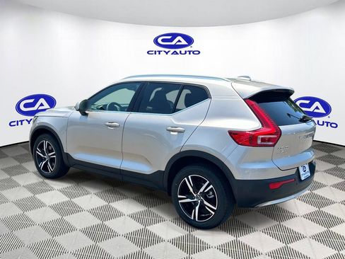 Used 2024 Volvo XC40 B5 Core AWD/4WD image 7