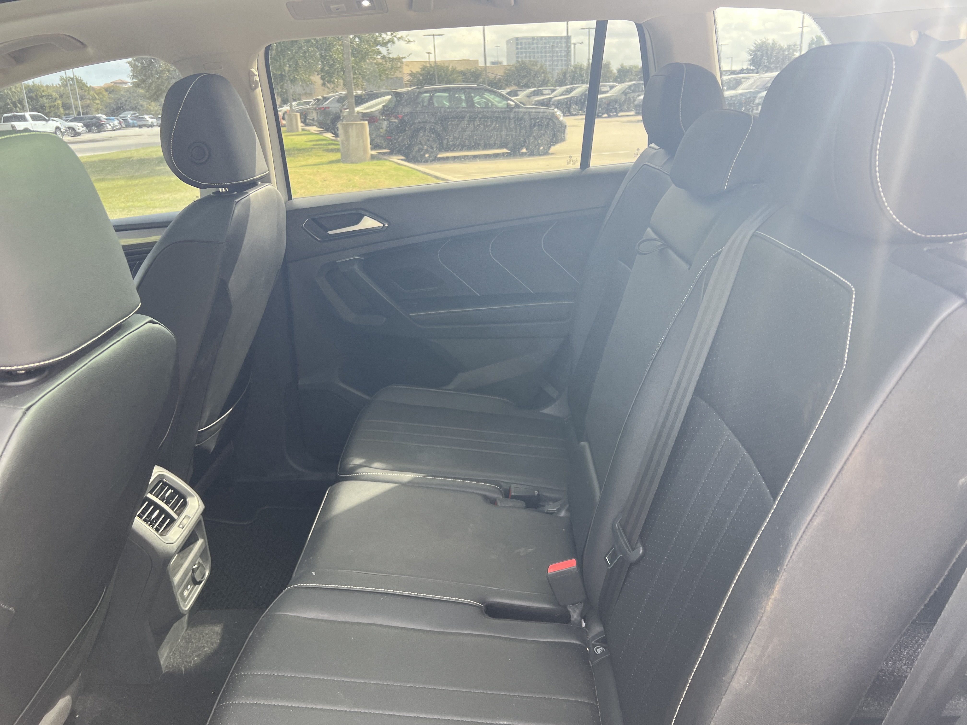 Used 2023 Volkswagen Tiguan SE w/ Panoramic Sunroof Package FWD image 26
