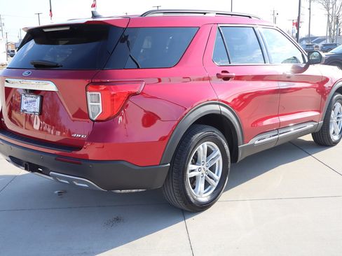 Used 2022 Ford Explorer XLT w/ Equipment Group 202A image 6