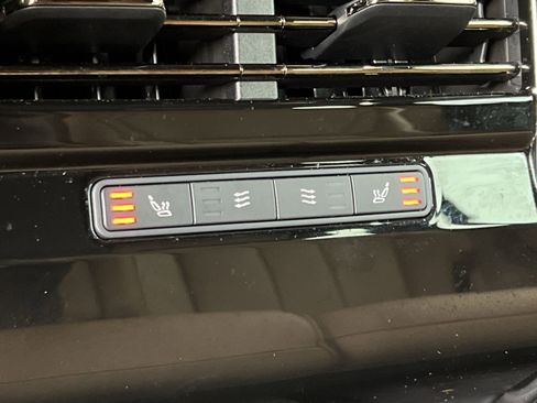 Used 2025 Land Rover Range Rover Sport SE image 34