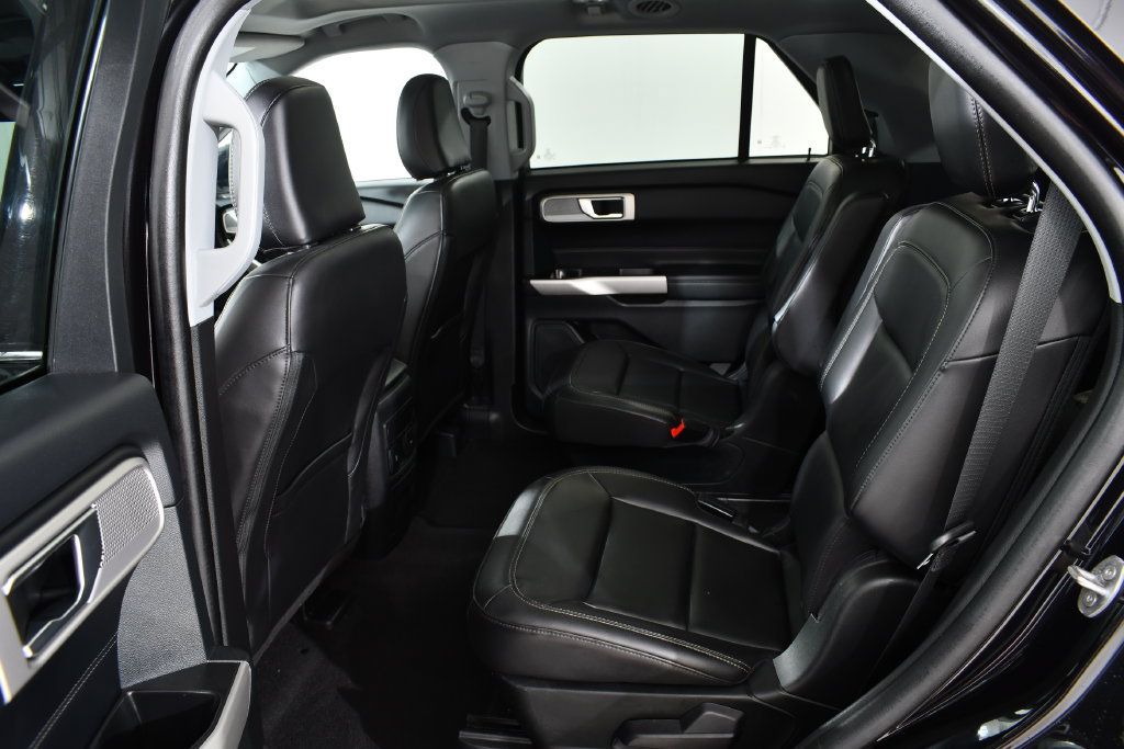Used 2023 Ford Explorer XLT w/ Equipment Group 202A AWD/4WD image 16