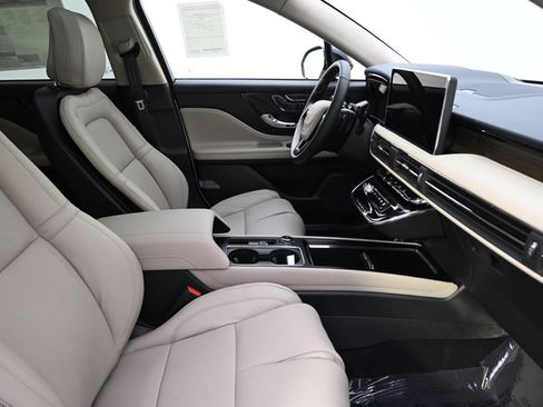 New 2026 Lincoln Corsair Reserve image 16