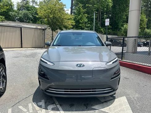 Used 2023 Hyundai Kona SE FWD image 2
