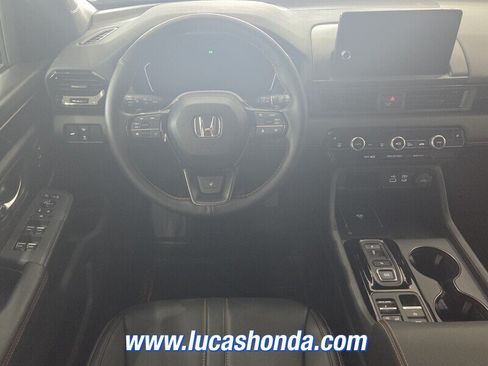 Used 2024 Honda Pilot TrailSport image 9