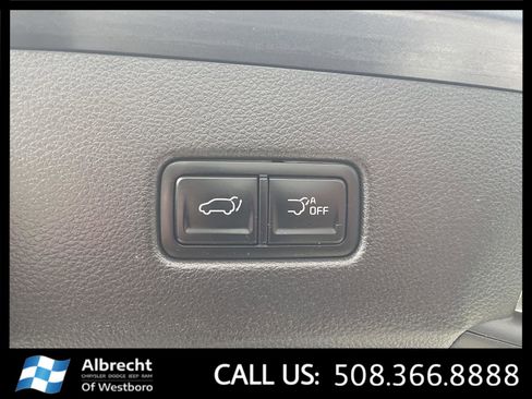 Used 2024 Kia Carnival EX image 16