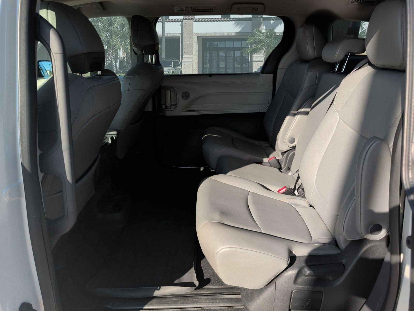 Used 2023 Toyota Sienna XLE FWD image 23