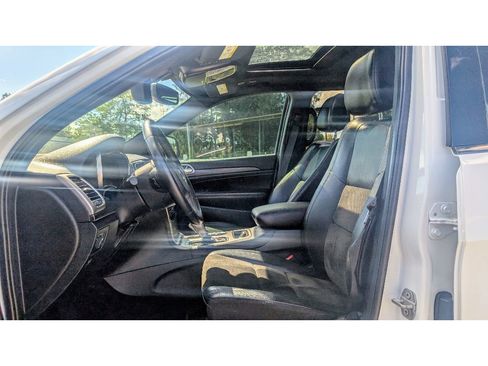 Used 2019 Jeep Grand Cherokee Altitude image 14