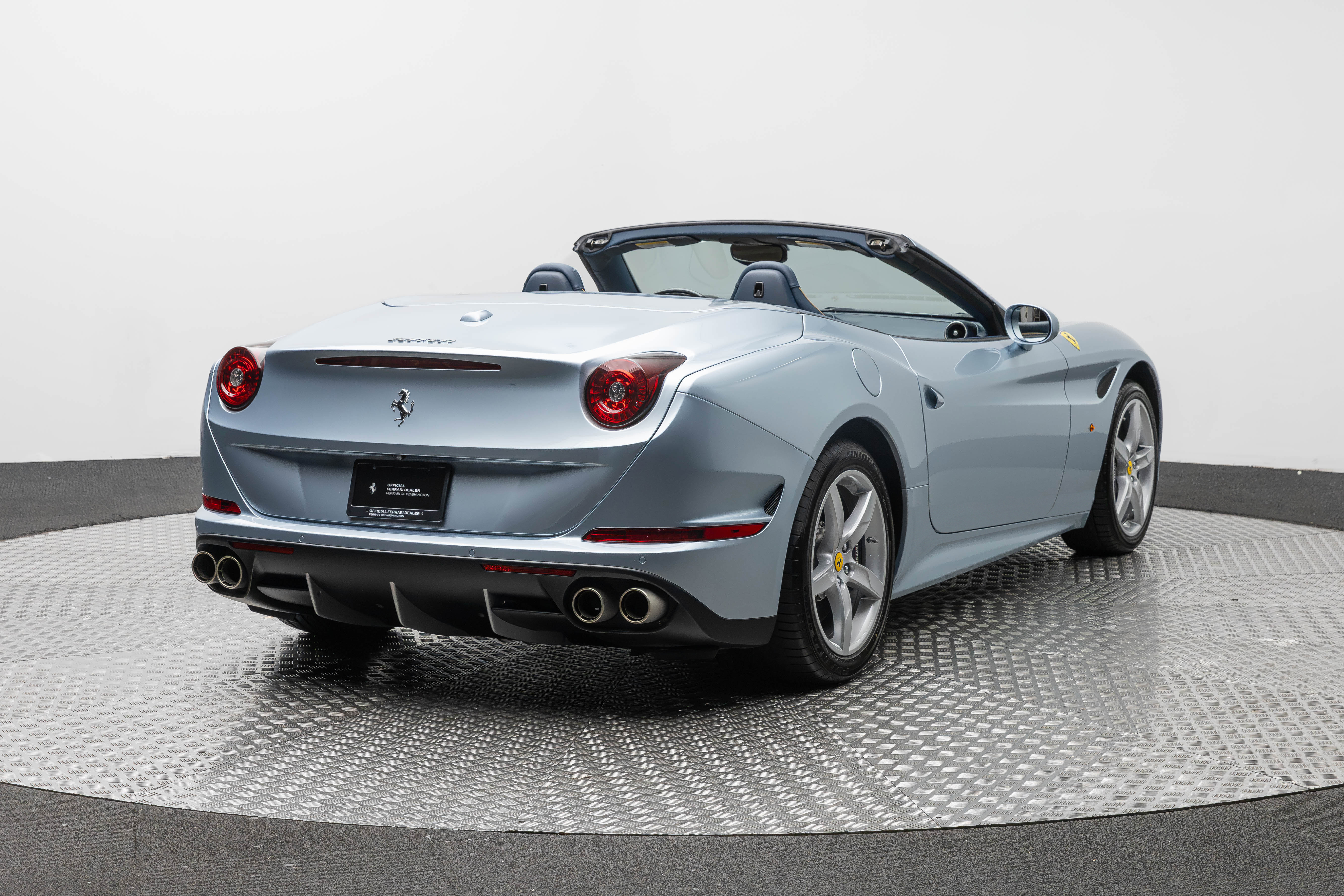 Certified 2015 Ferrari California T RWD image 7