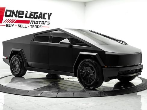 Used 2024 Tesla Cybertruck AWD Crew Cab image 3