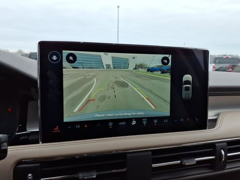 Used 2024 Lincoln Corsair AWD image 19