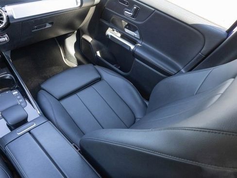 Used 2021 Mercedes-Benz GLB 250 image 28