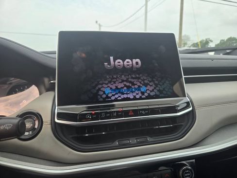 Used 2025 Jeep Compass Limited AWD/4WD image 5