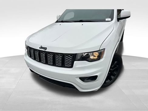 Used 2019 Jeep Grand Cherokee Altitude image 9