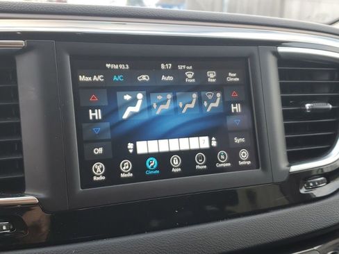 Used 2018 Chrysler Pacifica Touring Plus image 21