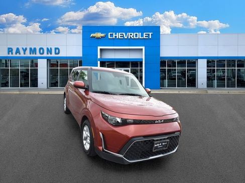 Certified 2023 Kia Soul LX w/ LX Technology Package FWD image 9
