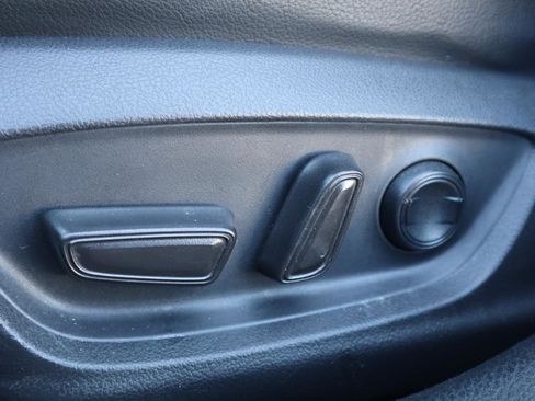 Used 2019 Toyota Camry SE w/ Carpet Mat Package image 48