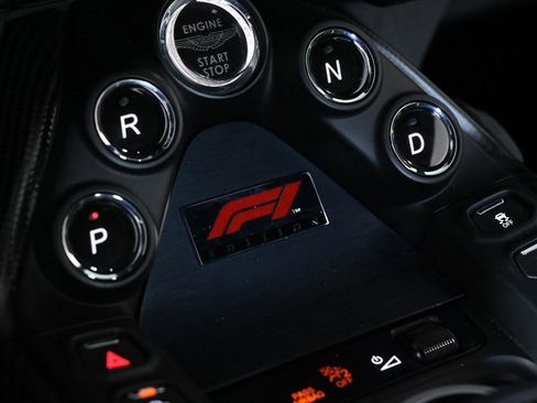 Used 2023 Aston Martin V8 Vantage Coupe RWD image 20