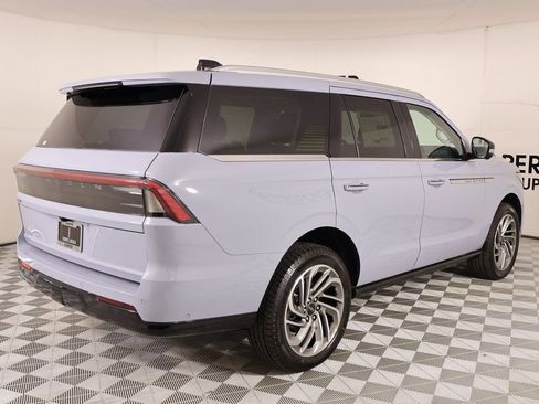 New 2025 Lincoln Navigator Reserve AWD/4WD image 22