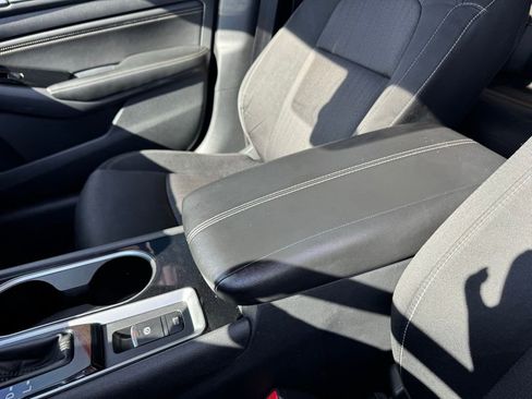 Used 2022 Nissan Altima 2.5 SV w/ SV Premium Package image 21