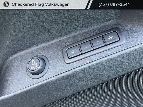 Used 2020 Chevrolet Equinox LT w/ Midnight Edition image 18