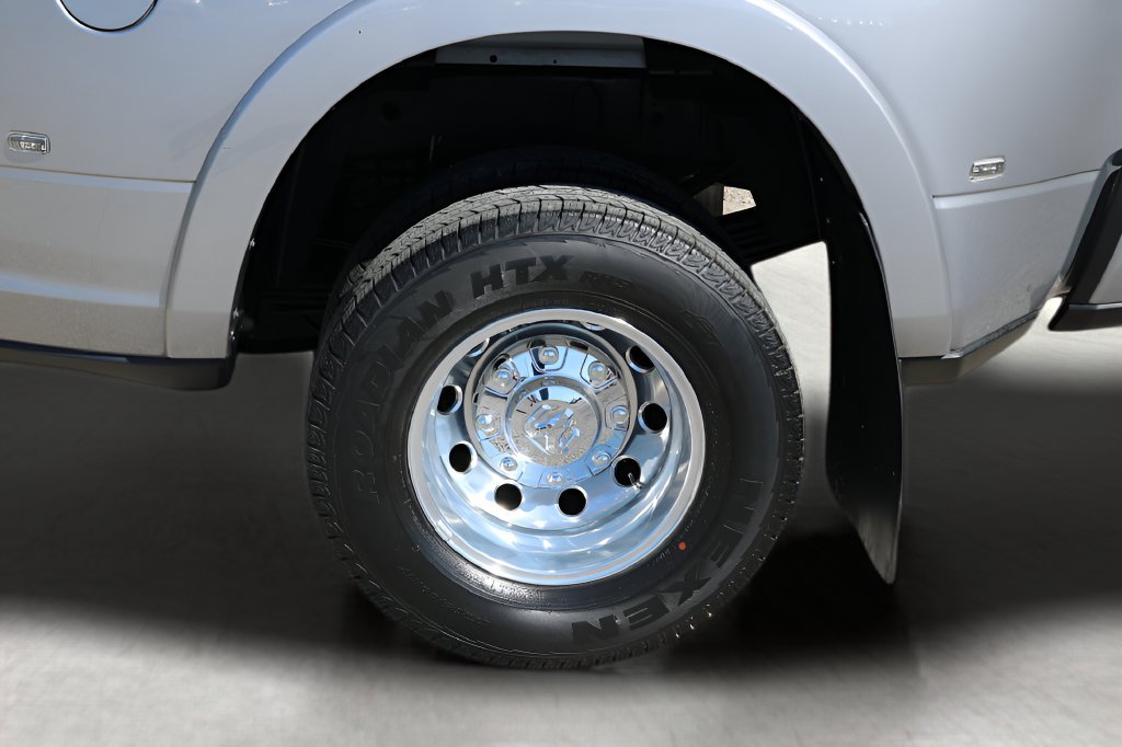 Used 2024 RAM 3500 Limited AWD/4WD image 9