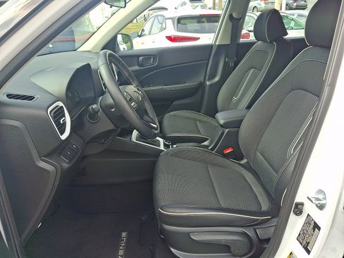 Certified 2023 Hyundai Venue Limited w/ Cargo Package FWD image 14